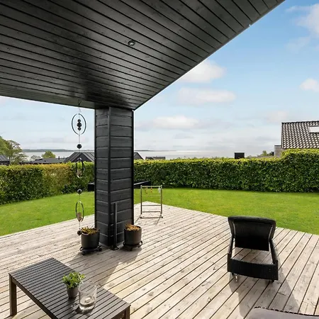 3 Bedroom Stunning In Semesterbostad